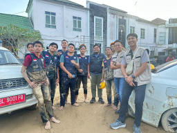 RSUD Dr. Soetomo Kerahkan Tim Medis Tanggap Bencana ke Wilayah Terdampak: Dedikasi di Tengah Kegelapan Aceh Tamiang