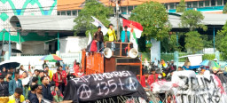 BEM Nusantara Jatim Demo DPRD, Isu Pilkada hingga MBG Disorot
