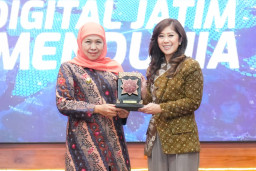Khofifah dan Menkomdigi Resmikan Program Talenta Digital Jatim Mendunia