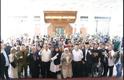 Emil Dardak Turun Langsung Temui Peternak,  Siapkan Langkah Cepat Stabilkan Harga Telur