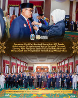 Gubernur Khofifah Kembali Sematkan 467 Tanda Kehormatan Satyalancana Karya Satya, Dorong ASN Jatim Kembangkan Inovasi