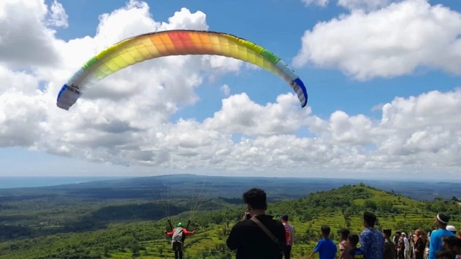 Yuk Hadiri Festival Paralayang se-Jatim di Puncak Lanjari Sumenep