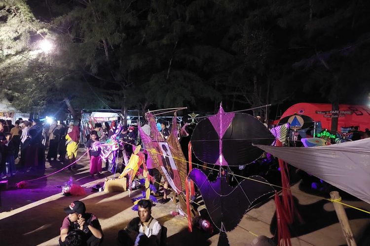 Pertama di Jatim, Pemkab Sumenep Gelar Festival Layang-layang LED di Malam Hari di Pantai