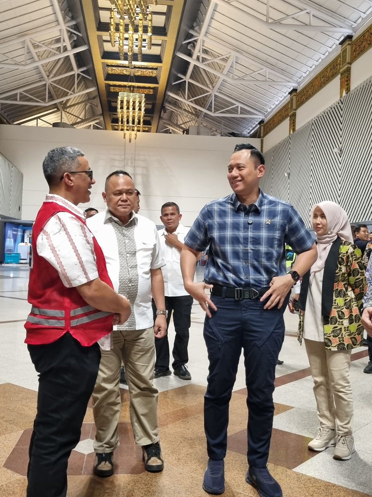 Menko Infrastruktur dan Pembangunan Kewilayahan, Agus Harimurti Yudhoyono (AHY) meninjau Bandara Internasional Juanda, Surabaya pada Jumat (20/12/2024).