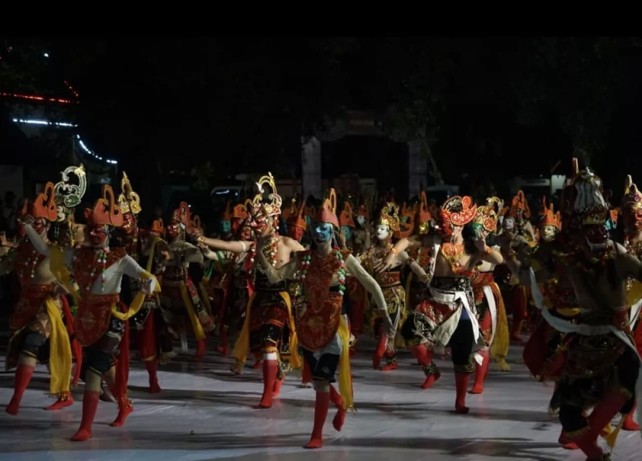 Tari Kolosal 1.000 Topeng Bakal Jadi Event Tahunan, Bupati Fauzi: Kami Ingin Budaya Jadi Nafas Pembangunan