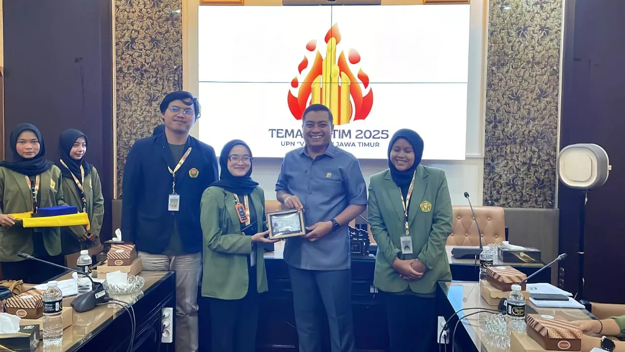 Mahasiswa Administrasi Negara se-Jatim Ngeluruk DPRD Jatim, Sampaikan Gagasan Ekonomi Kreatif, Puguh: Kolaborasi Kampus