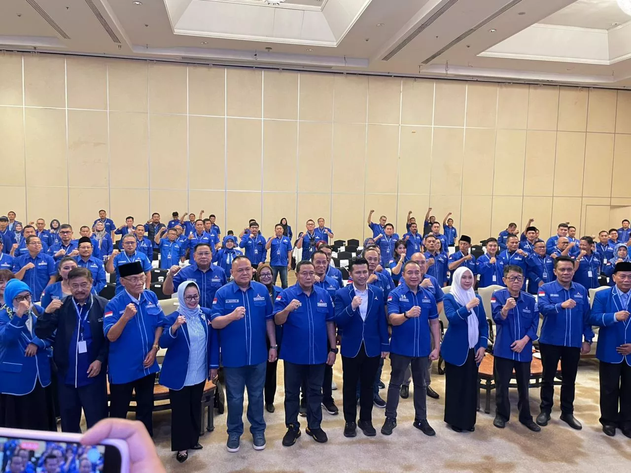 Emil Dardak Buka Bimtek DPRD di Surabaya, Singgung Kenaikan Elektabilitas dan Dorong Dialog Kader