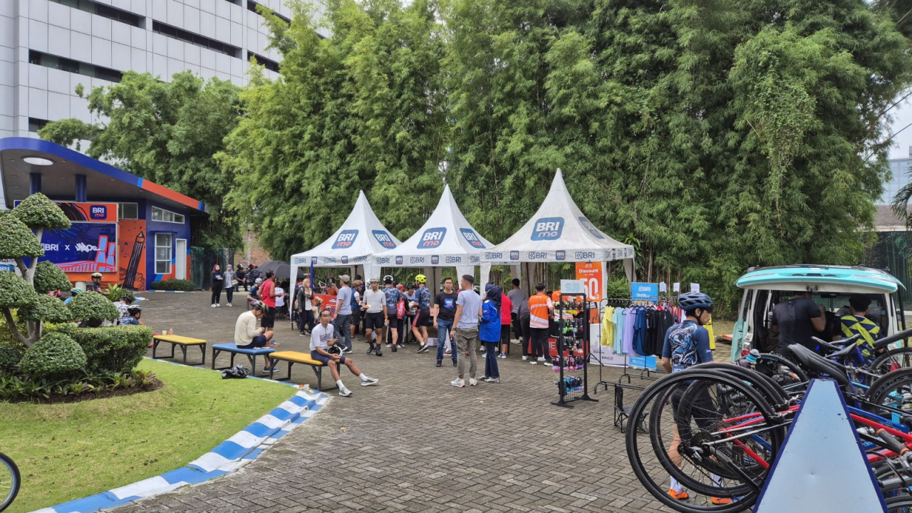 Padukan Olahraga dan Edukasi Keuangan Digital BRI Surabaya Kusuma Bangsa Gelar Tunjungan Loop