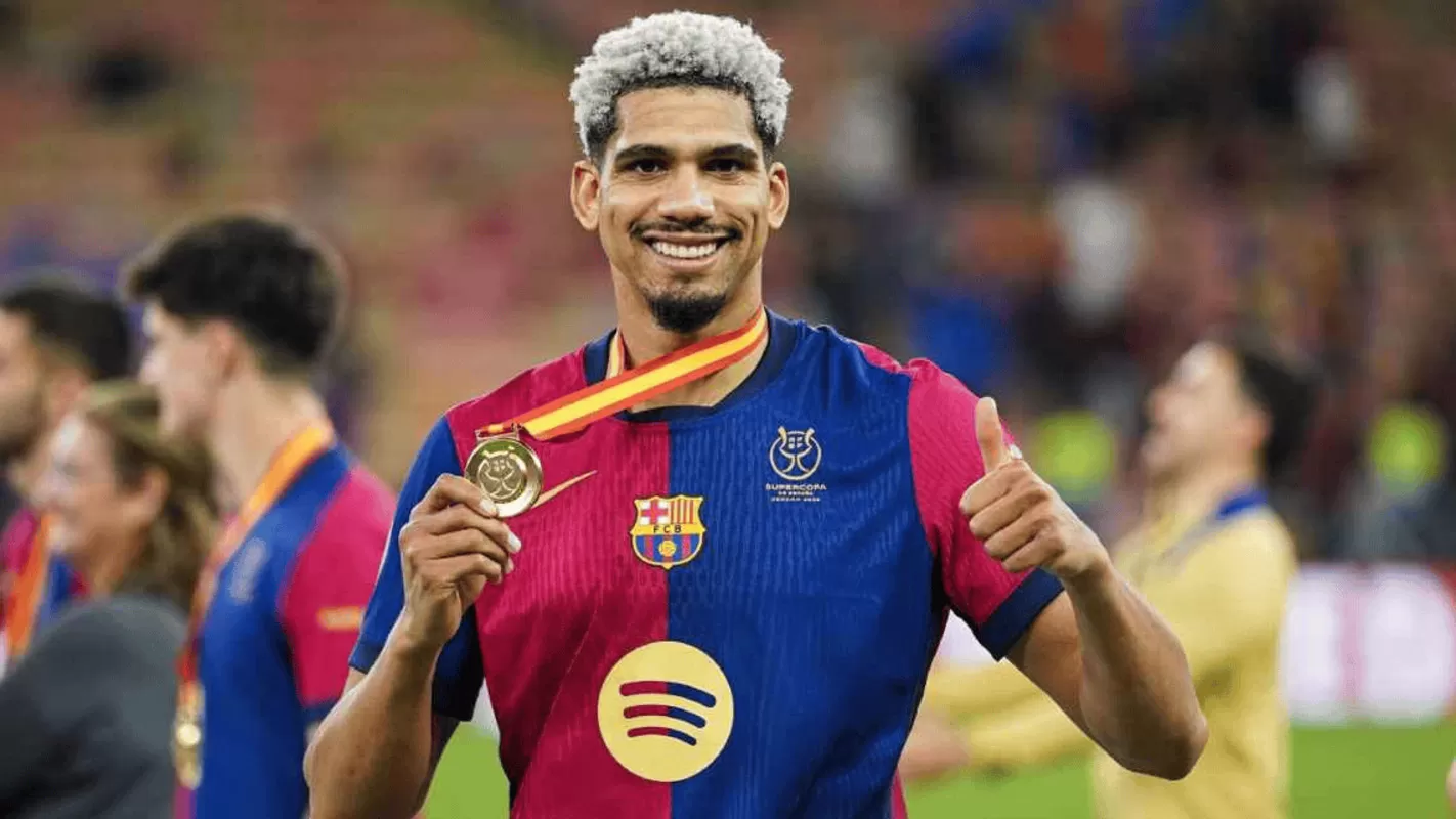 Ronald Araujo dipastikan akan tetap bertahan di Barcelona. (Barcelona/SOPA Images/LightRocket via Getty Images)