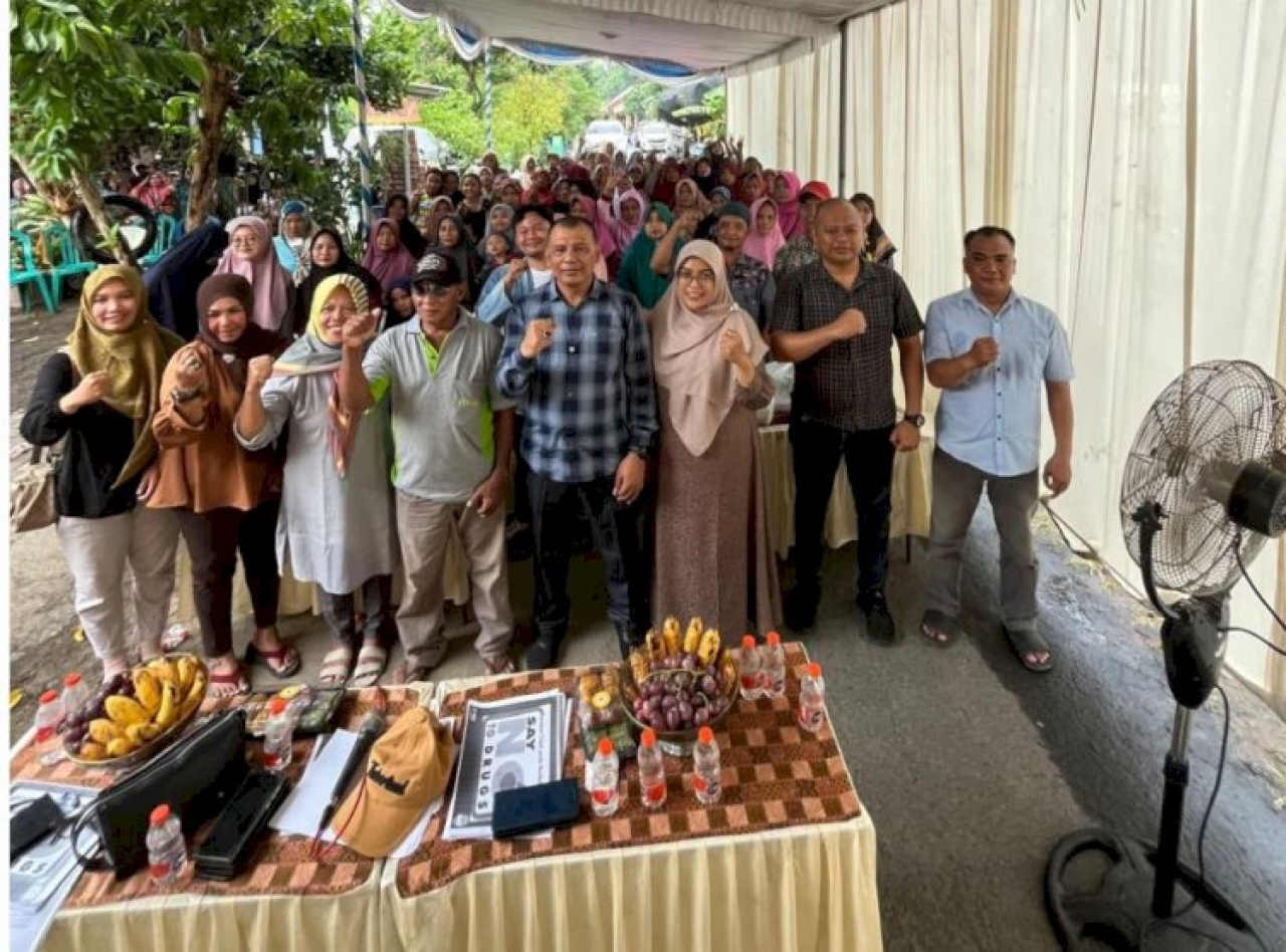 Anggota komisi A DPRD Jatim Sumardi bersama warga Mojokerto dalam Sarasehan    Artikel ini telah tayang di Rmoljatim.id dengan judul Sumardi Gandeng Warga Mojokerto Wujudkan Masyarakat Bebas Narkoba Lewat Sarasehan, https://www.rmoljatim.id/sumardi-ganden