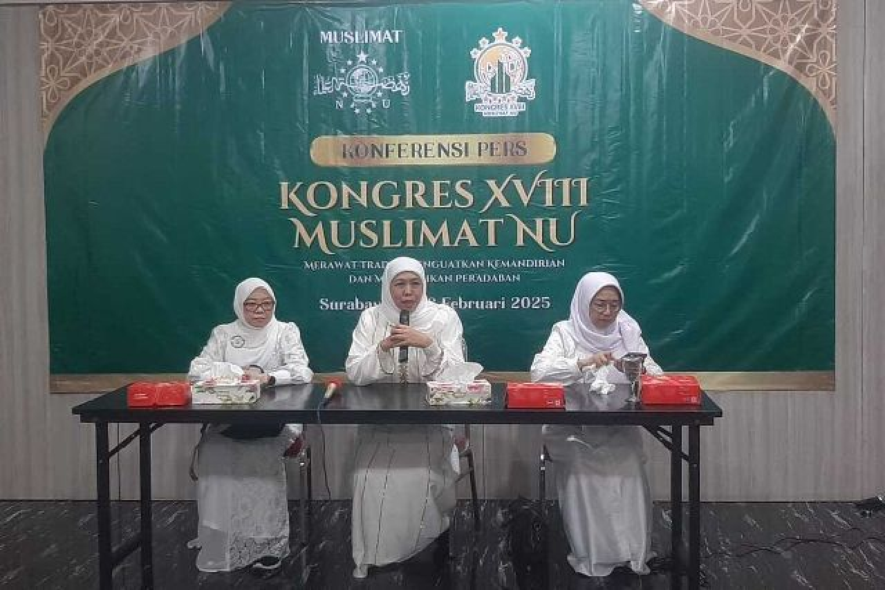 Kongres XVIII Muslimat NU: Khofifah Indar Parawansa (tengah) Bisa Jadi Ketum Muslimat Terlama Kedua. (Foto: Kompas.com)