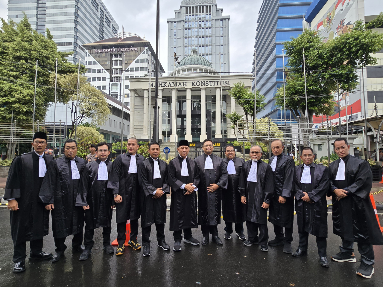 Sah! Menang Putusan MK, Khofifah-Emil Jadi Pemengan Pilgub Jatim 2024