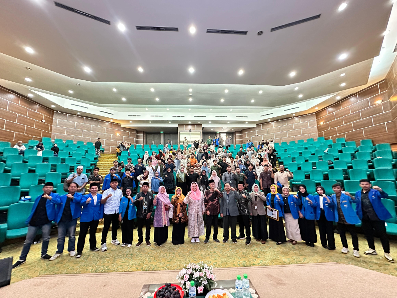 Foto bersama setlah dialog kesetaraan gender, di UIN Sunan Ampel Surabaya.