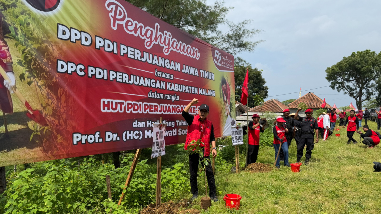 DPD PDIP Jawa Timur melakukan penghijauan di kabupaten Malang/ist