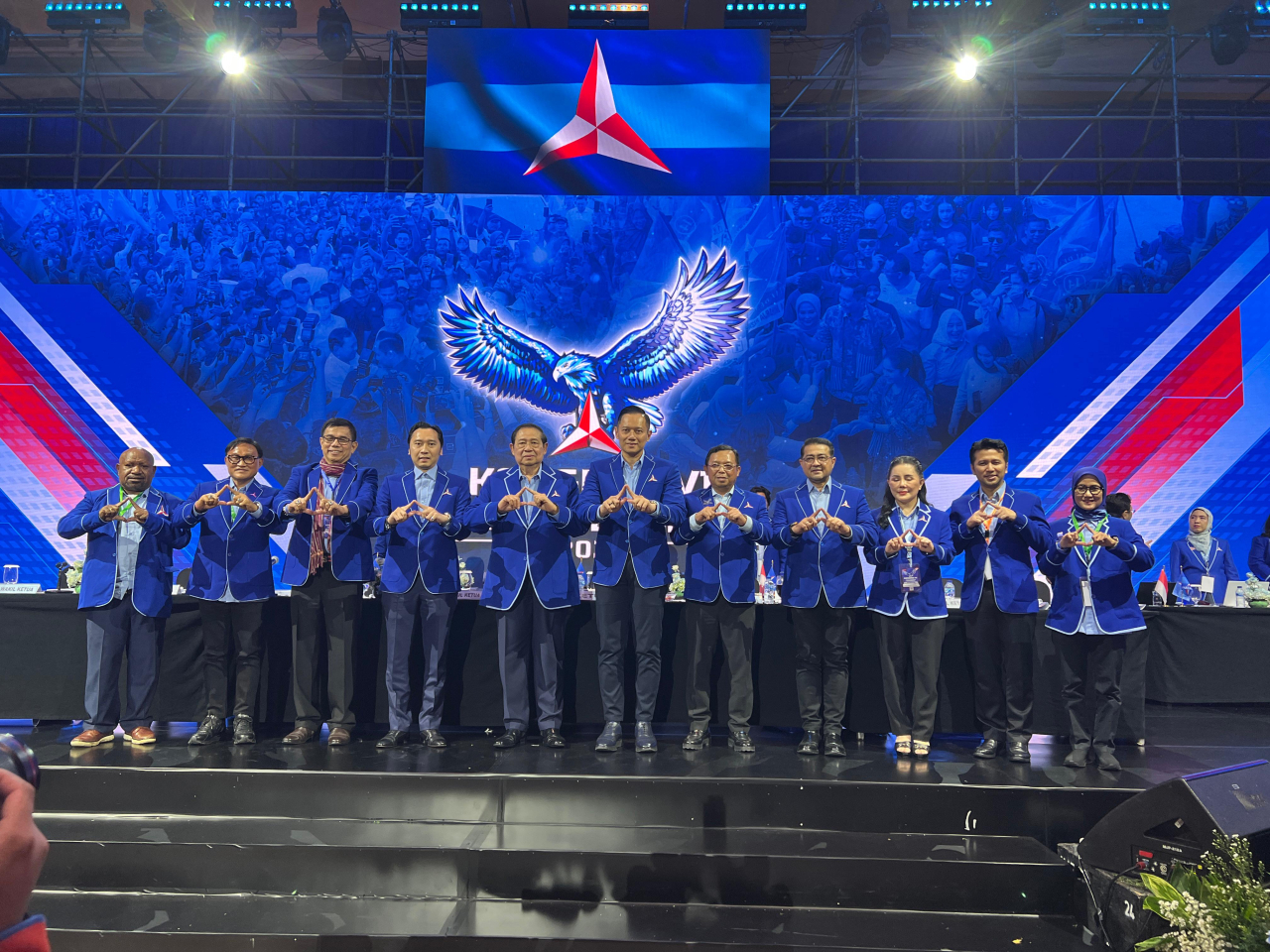 Ketua Umum Partai Demokrat AHY dan Ketua Majelis Tinggi Susilo Bambang Yudhoyono (SBY) bersama peserta sidang di kongres ke-VI Demokrat/ist