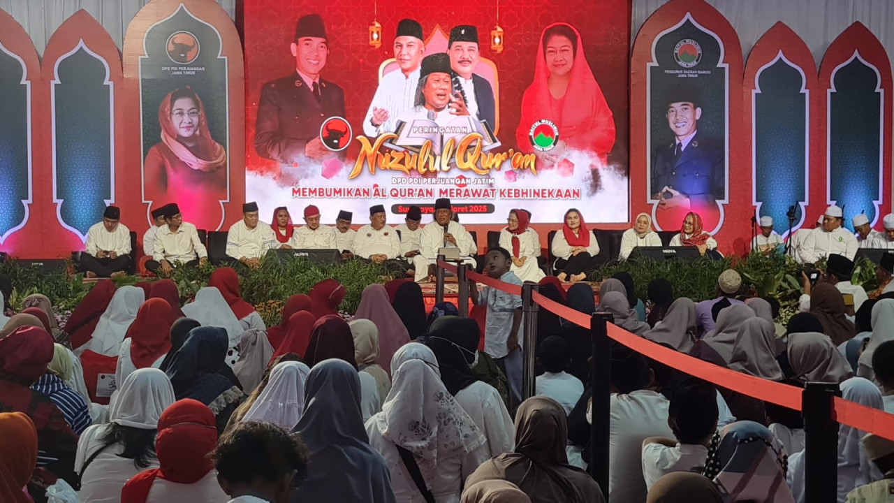 DPD PDI Perjuangan Jatim melalui Baitul Muslimin Indonesia (Bamusi) menyelenggarakan Nuzulul Quran dan santunan anak yatim serta janda