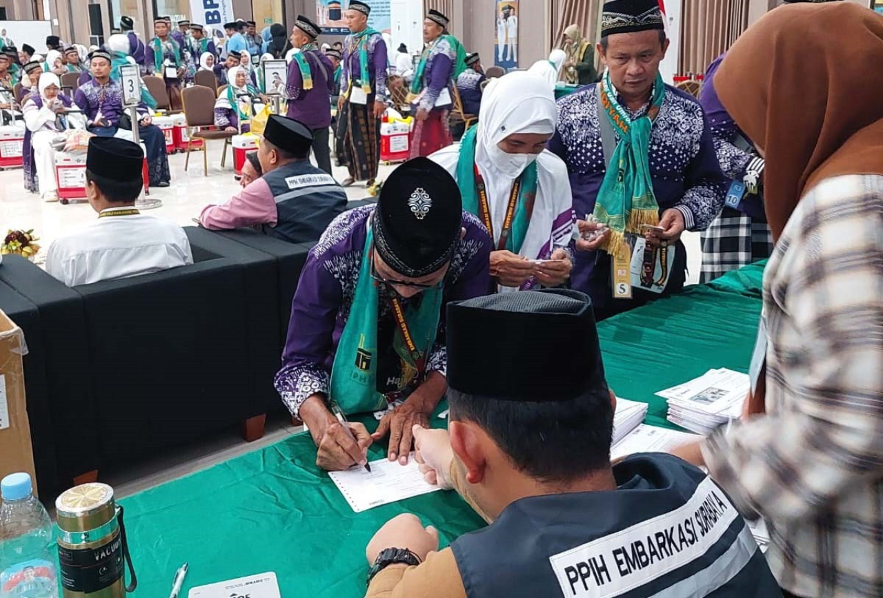 Serahkan Living Cost Embarkasi Surabaya. Bentuk Nyata Dukungan BRI Rajawali Terhadap Kelancaran Ibadah Haji