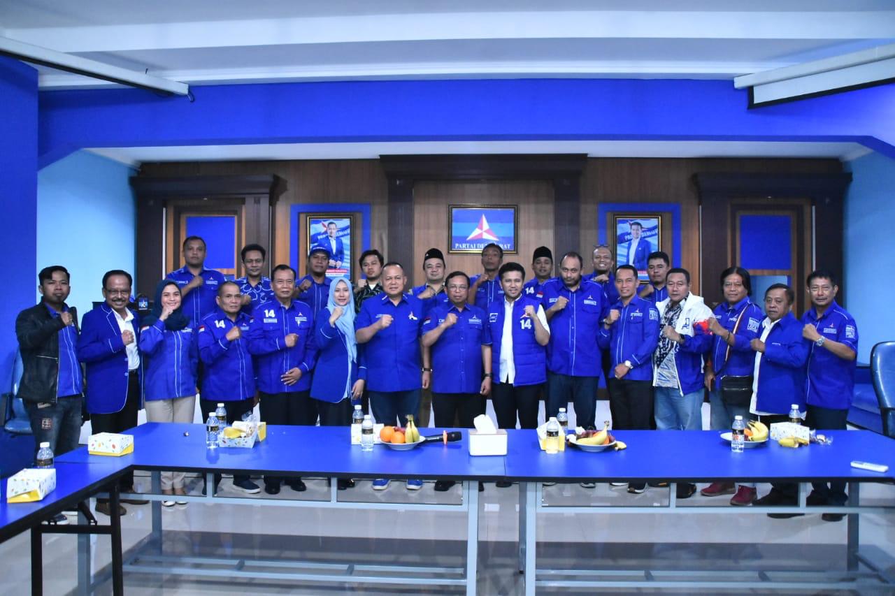 Sekjen Demokrat Herman Khaeron bersama dengan jajaran pengurus DPD Demokrat Jatim/ist