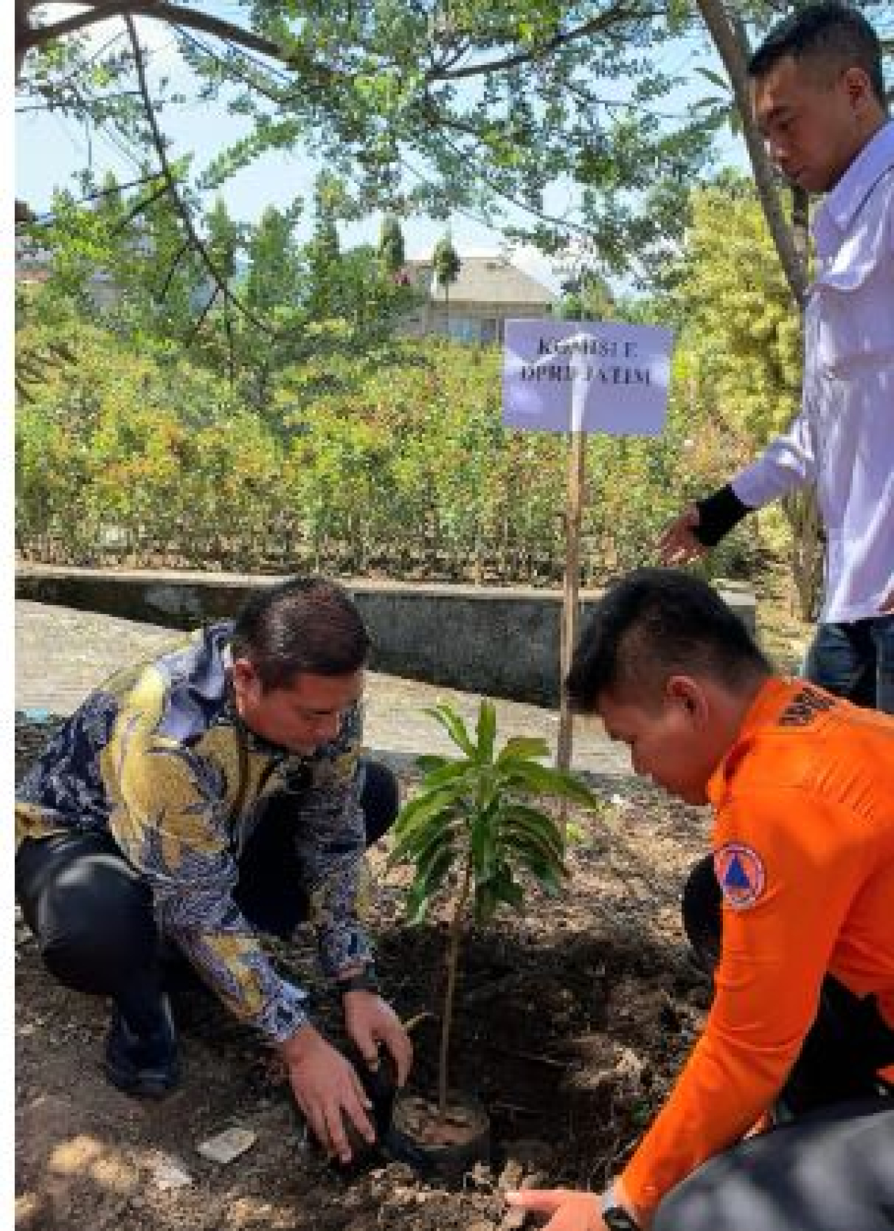 DPRD Jatim Ajak Warga Bulukerto Siap Hadapi Bencana dengan Penanaman Pohon