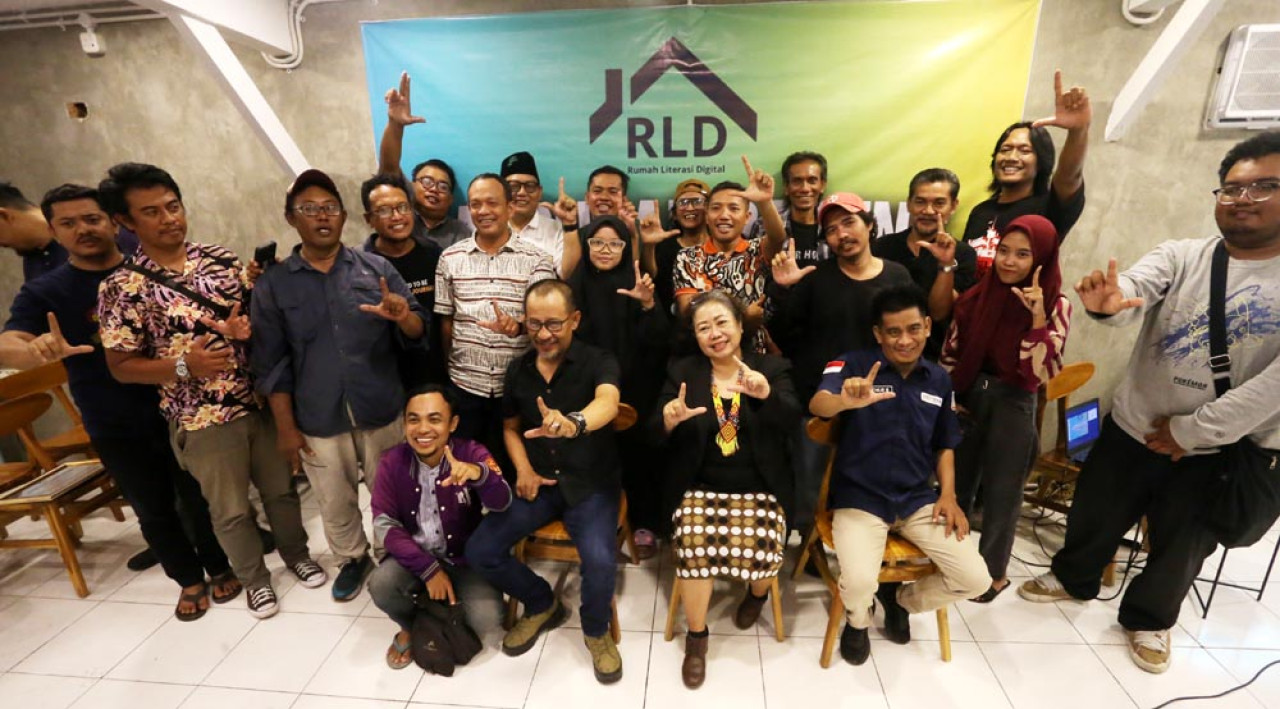 "Jagongan Bareng" Rumah Literasi Digital (RLD) di Balai RLD, Jalan Kacapiring No. 6 Surabaya, Selasa (26/8/2025)