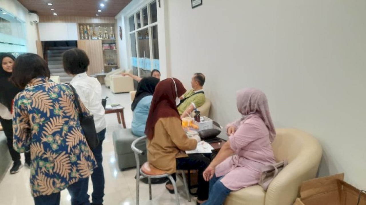 Alumni SMAK St. Louis 1 Surabaya Gelar Medical Check Up Gratis untuk Guru Purnatugas