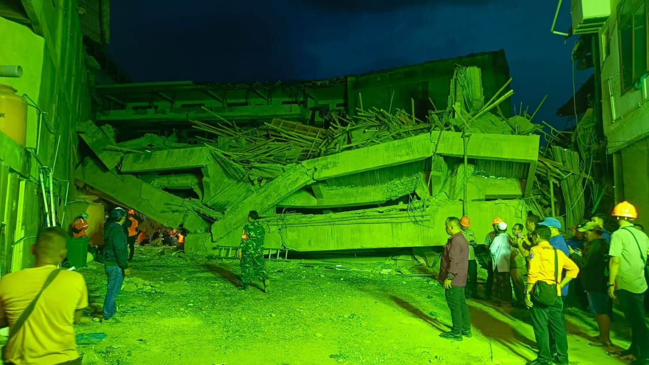 Puluhan Santri Jadi Korban Ambruknya Bangunan Masjid Ponpes Al Khoziny Sidoarjo
