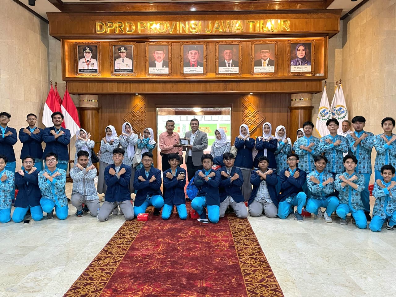 Belajar Politik dari Dekat, Puguh DPRD Jatim Apresiasi SMA Muhammadiyah 10 Surabaya: Mereka Kritis, Penuh Semangat