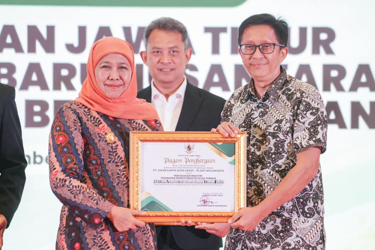 Gubernur Khofifah Kukuhkan 51 Anggota Forum Industri Hijau Jatim, Dorong Percepatan Menuju Net Zero Emission 2060